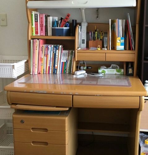 学習机と椅子