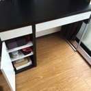 IKEAの机の画像