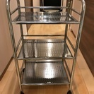 金属製素敵な3段ワゴン キャスター付きの画像