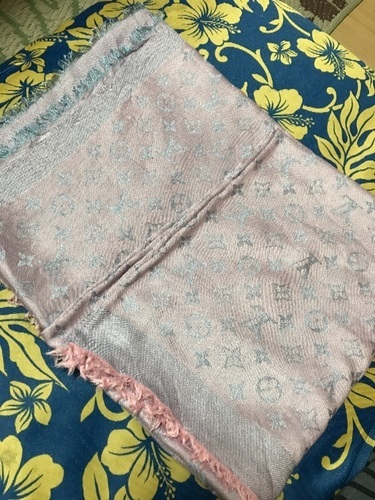 ヴィトン ピンクのストール