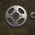 【完売】カブ系　ドライブスプロケット（フロント）及ドリブンスプロケット（リア）セットの画像