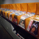 時給1300円！！レコードで歌謡曲を聴きながら楽しく飲んでいただく店です。金曜日、土曜日の夜に働ける方、募集！！！の画像
