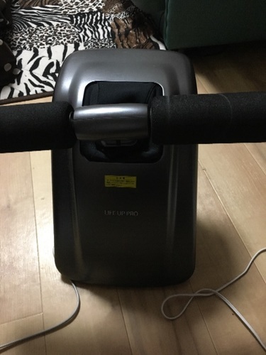 値下げしましたが値段交渉可能です。テレビショッピングで買いました。骨盤をユラユラ揺らして 超気持ち良いです。