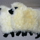 🐑 ひつじの形のニュージーランド産　ムートン座布団 　2枚　もふ...