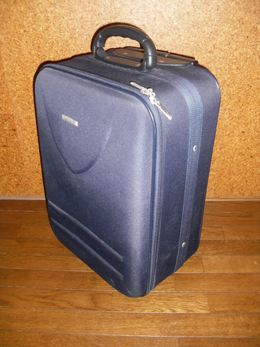 中型スーツケース　旅行、出張に