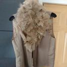 「値下げしました」襟元暖かベスト。いつものコートのイメチェン