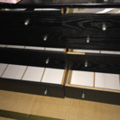 色黒のローチェストの画像