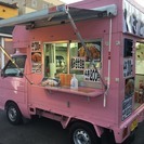 ピンクの軽トラが目印の〝焼き鳥″店