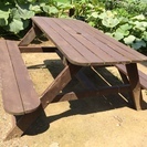 【中古】子供用屋外テーブルベンチ、日除け笠とクッション付きの画像