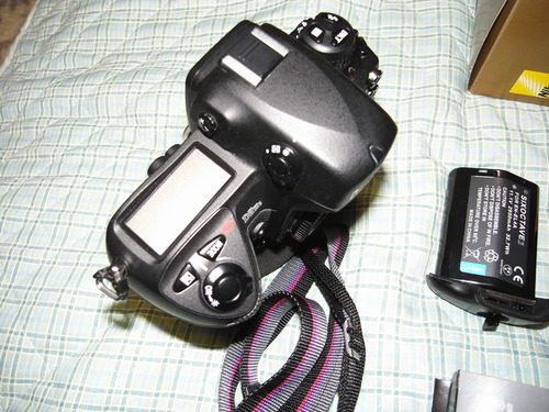 Nikonデジタル一眼レフカメラ D2Hs とズームレンズ 