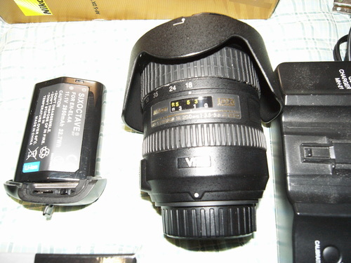 Nikonデジタル一眼レフカメラ D2Hs とズームレンズ 
