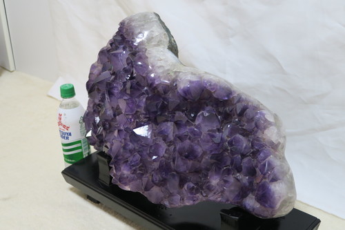 【大きい】アメジストクラスター　25.5ｋｇ　木製台付　飾り石　紫水晶