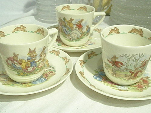 英国　ロイヤルドルトン　バニキンズ　カップ＆ソーサー　三客セット