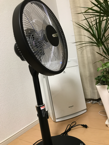 黒、オシャレ、扇風機、リモコン付き 美品