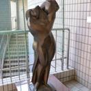 ブロンズ像[母と子]・工藤 健 作品／渋谷青山劇場 前設置場所 