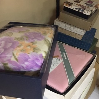 100均リサイクル品②明日午前中開催のバザー品です。