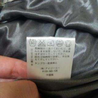 ターコイズベースカラーのドレスの画像