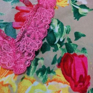 美品✨鮮やかな花柄　襟レース付きブラウス　Mの画像