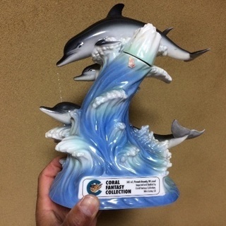 ドルフィンの空き瓶背ビレかけてしまったの画像