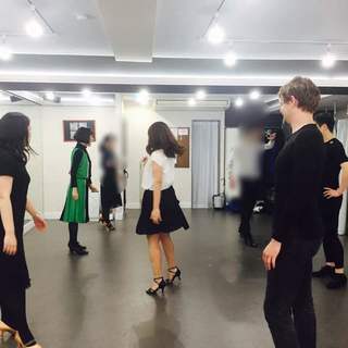 新しい国際派若者向け社交ダンスとパーティダンスコミュニティ　メン...