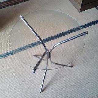 ガラステーブル