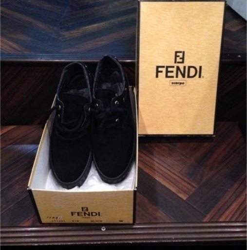 FENDI スニーカー