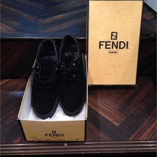 FENDI スニーカー