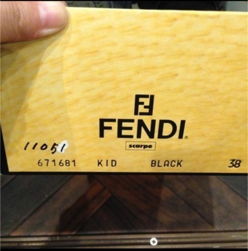 FENDI スニーカー