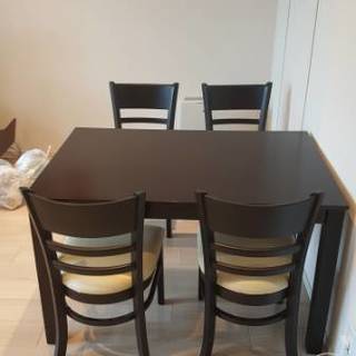 ダイニングテーブル＆皮張り椅子４脚の画像