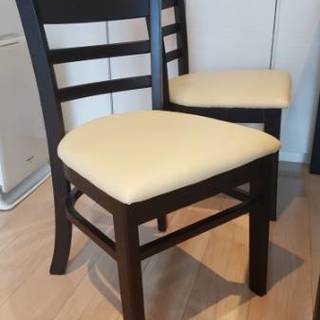 ダイニングテーブル＆皮張り椅子４脚の画像