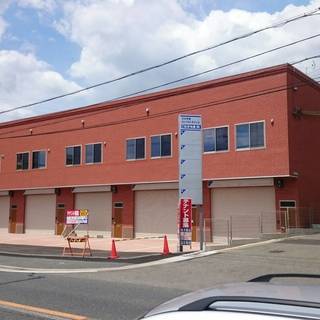 25号線沿いの貸店舗・事務所・倉庫　新築です。　駐車場店舗正面に...