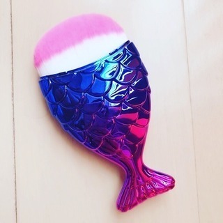 メイクブラシ チークブラシの画像