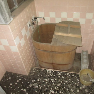 塩谷町大宮　貸店舗付き住宅　賃5万円　土地312.51㎡　建物210.31㎡（６ＤＫ＋店舗）駐車場2～3台可　前面道路８．５ｍ − 栃木県