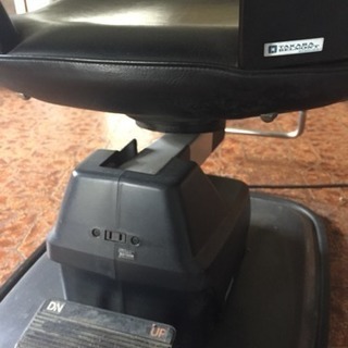 美容室 電動スタイリングチェア/セットイスの画像