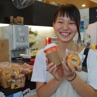【稲城市】カフェカウンター☕ 時給985円～♪ 週1日～OK！忙しくないので自分のペースで働けます☕未経験者大歓迎！学生/フリーター/主婦大歓迎☆の画像
