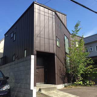 大きな窓と採光が心地良い３LDK一戸建て！駐車２台！地下鉄４分！...