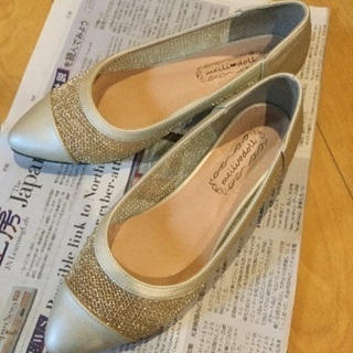 新品同様 ゴールドパンプス Lサイズの画像
