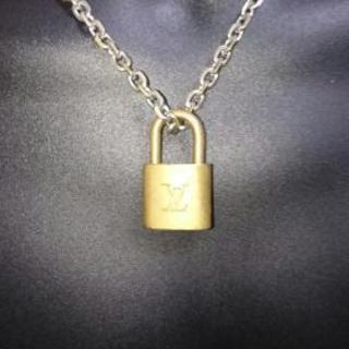 Louis Vuitton ﾊﾟﾄﾞﾛｯｸ ｼﾄﾞ風ﾈｯｸﾚｽ南京錠の画像