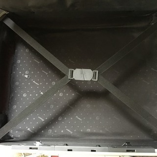 赤スーツケースの画像