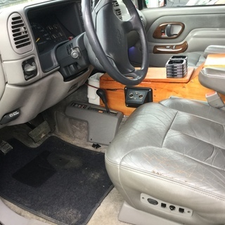 車検29年12月！サバーバン！4WDの画像