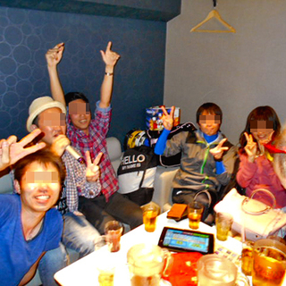 みんなで乾杯♪ カラオケオフ会🌷初参加歓迎・アルコール含む飲み放題 ■ 週末のちょっとした楽しみ♪池袋友達作りカラオケ飲み会《☆男子女子関係なく趣味の合う仲間・友達を作ろう☆》 - 豊島区