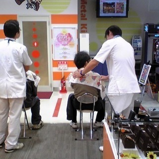 [委]肩・首のマッサージ/パチンコ店内⭐️土日メイン・交通費全額支給 ⭐︎月1回からでも可能⭐︎の画像