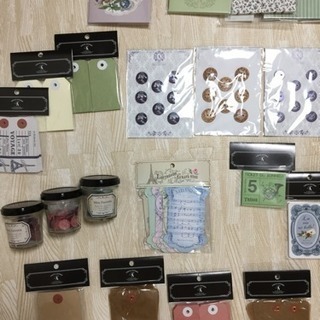 値下げ！ハンドメイド用！！紙袋、ボタンなど総額17000円相当が、、、約40点の画像