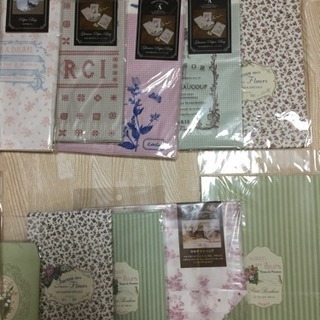 値下げ！ハンドメイド用！！紙袋、ボタンなど総額17000円相当が、、、約40点の画像