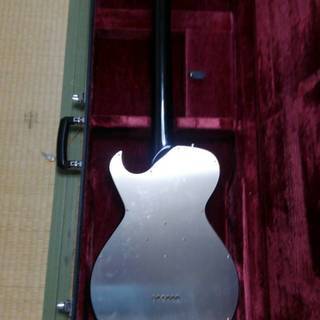吉川晃司モデルギター🎸 (モコ 福) 久喜の楽器の中古あげます
