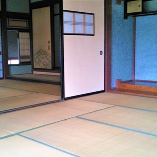 立派な日本庭園付　大豪邸！大きな２階建て 一軒家　　　　　　　　　　　　　　　鯖江インターまで車で約３分！ 国道８号線まで約４分と アクセス良好！　　　鯖江市中野町 大変お得で コスパ抜群！・・・７．９万円／月！！ - 賃貸（マンション/一戸建て）