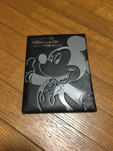ディズニーのメダルケースとメダル