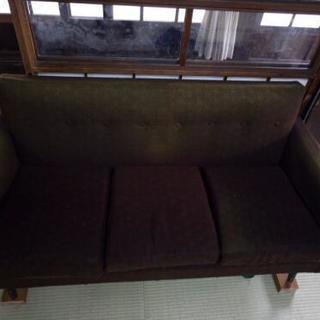 アンティークなソファーをもらってくださいの画像