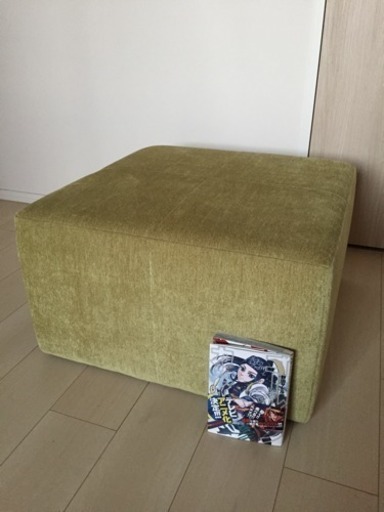 黄緑色のスツール