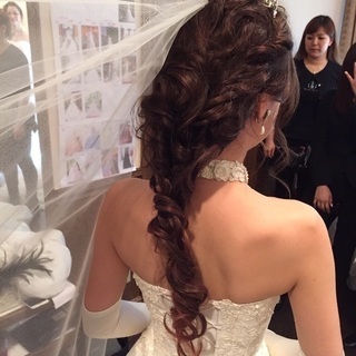 ブライダルヘアメイクのアシスタント、着付け助手